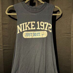 Nike Cut-Off Tee
